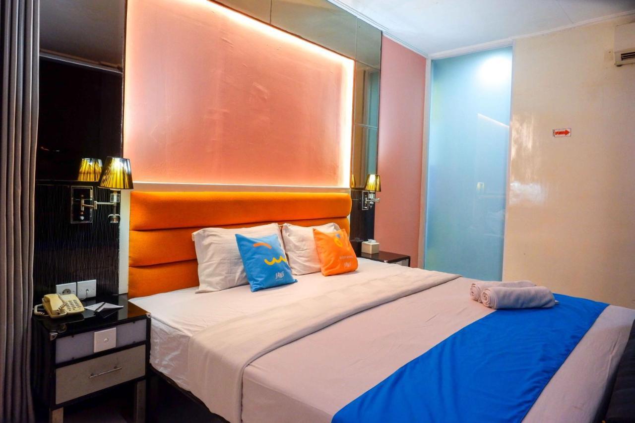 Sans Hotel International Surabaya Gubeng Exterior photo