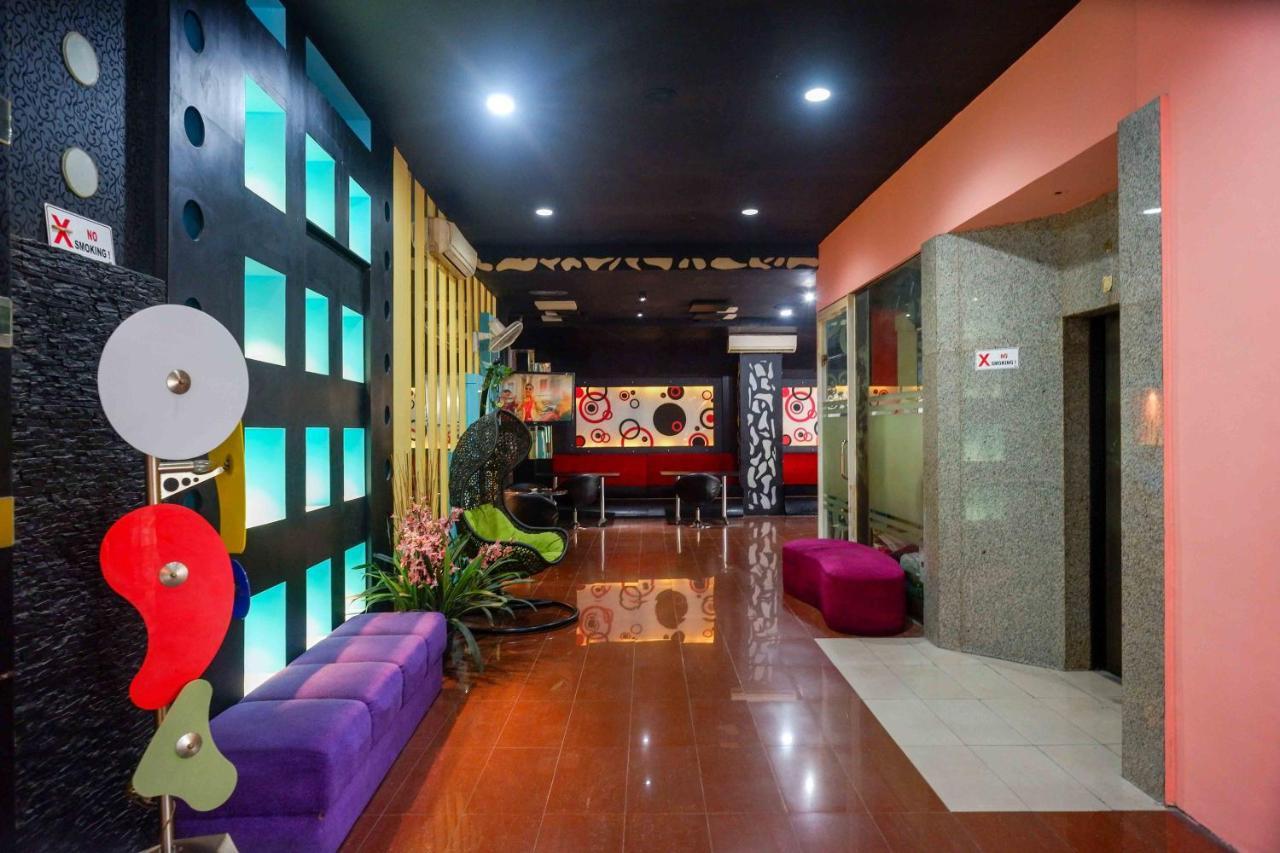 Sans Hotel International Surabaya Gubeng Exterior photo